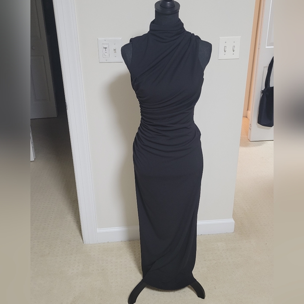 ZARA Elegant Black Sleeveless Dress - Picture 2 of 12